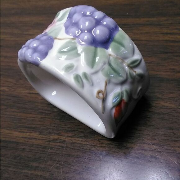 Pfaltzgraff napkin rings-set of four - Picture 3 of 5